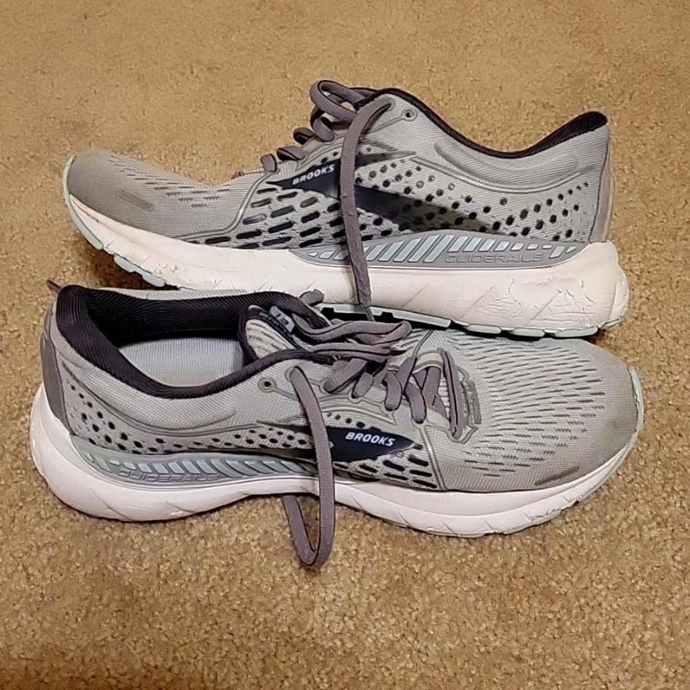 Brooks Adrenaline 21 size 7 *Spring Clearance*